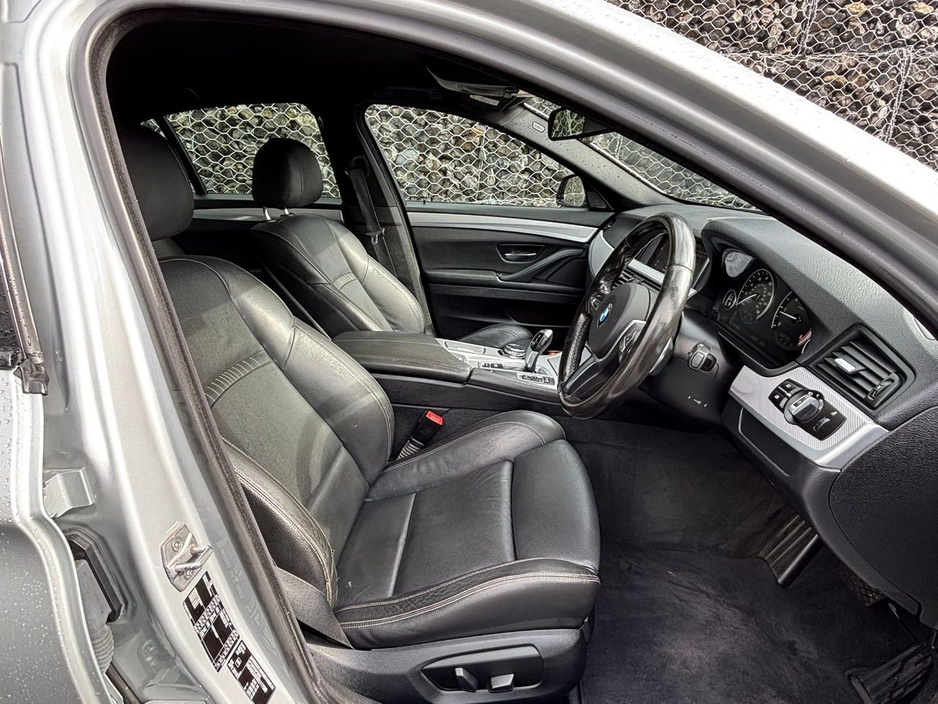 2016 BMW 5 Series - image 13