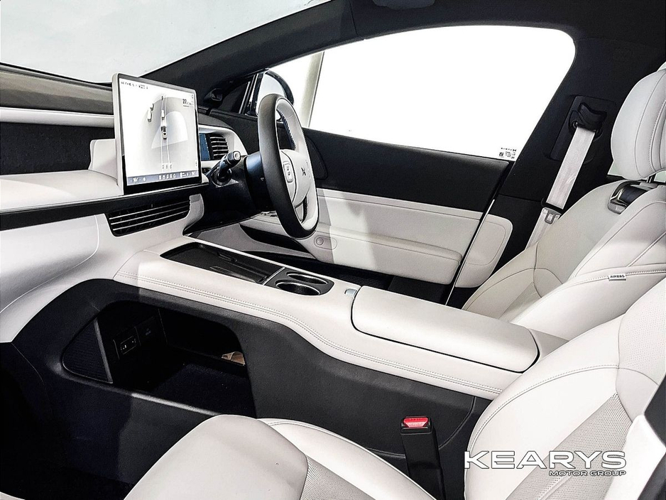 2025 Xpeng G6 - image 11