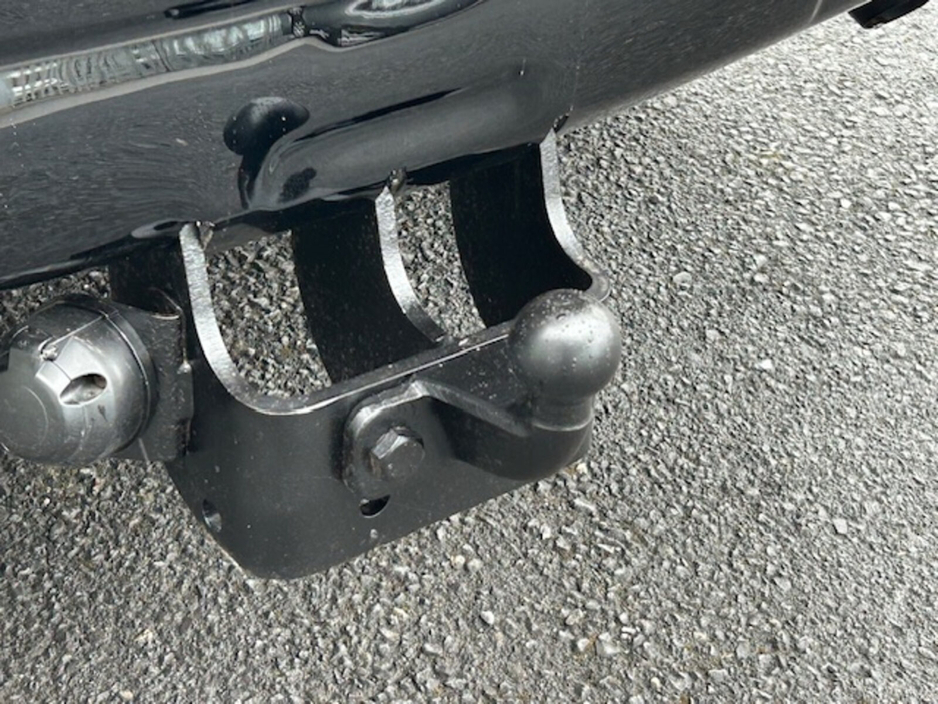 2016 Toyota Landcruiser - image 10