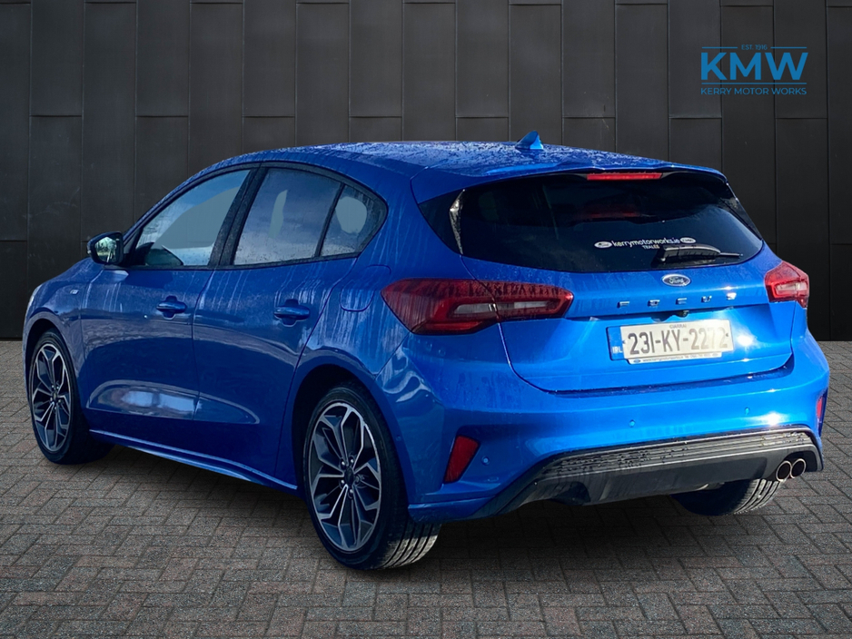 2023 Ford Focus - image 3