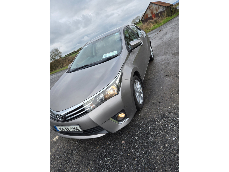 2015 Toyota Corolla - image 4