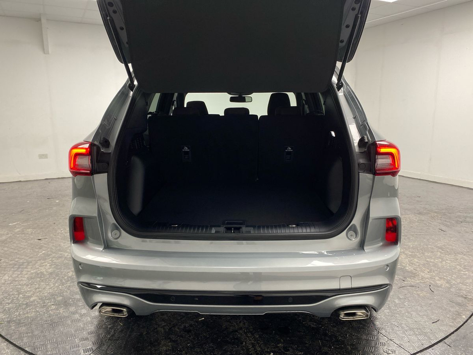 2025 Ford Kuga - image 9