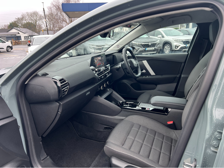 2025 Citroen C4 PLUS 54KWH 156HP €26,950