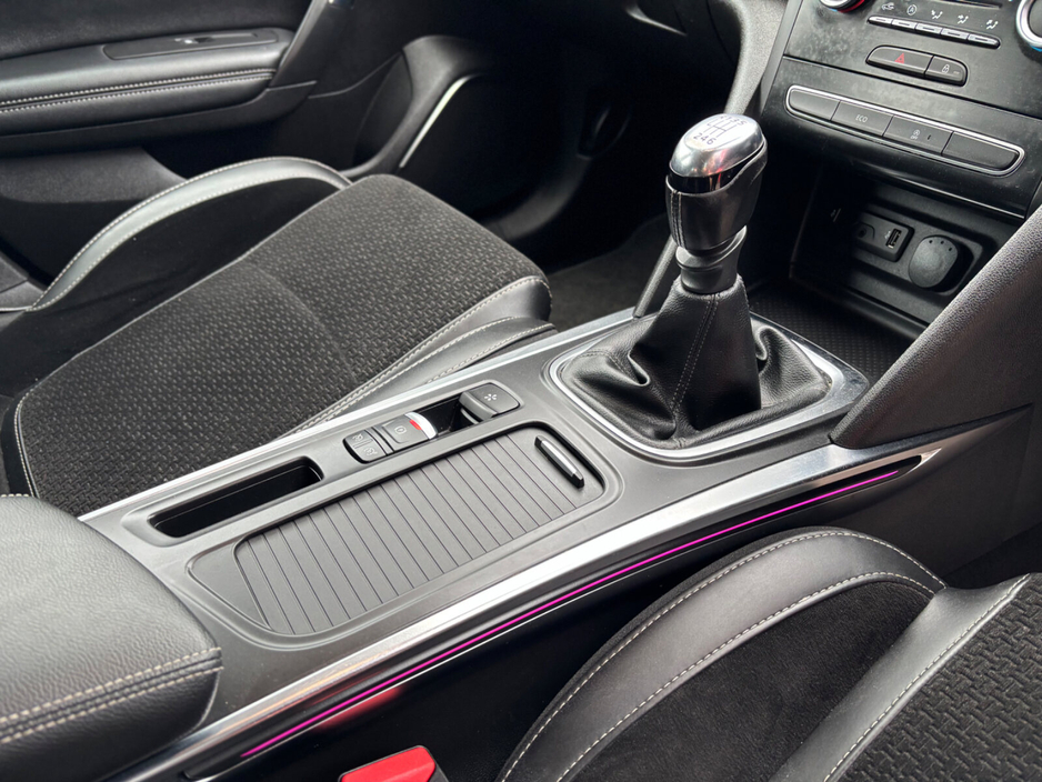 2016 Renault Megane - image 9