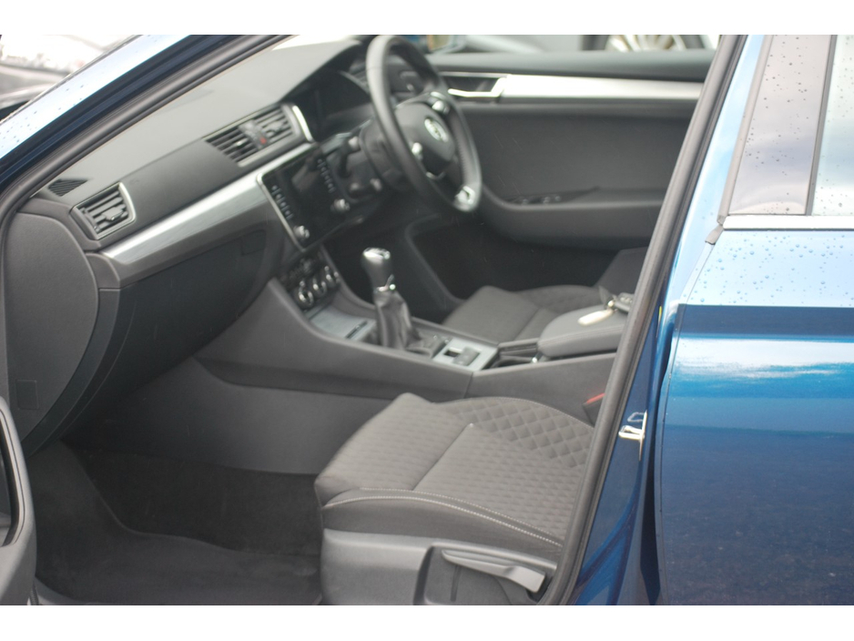 2023 Skoda Superb - image 7