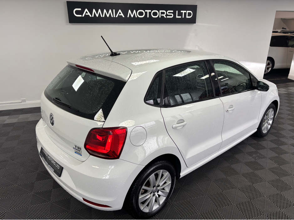 2016 Volkswagen Polo - image 3