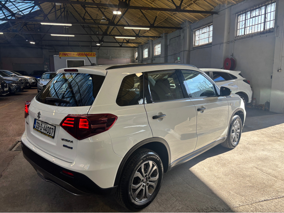 2023 Suzuki Vitara - image 7