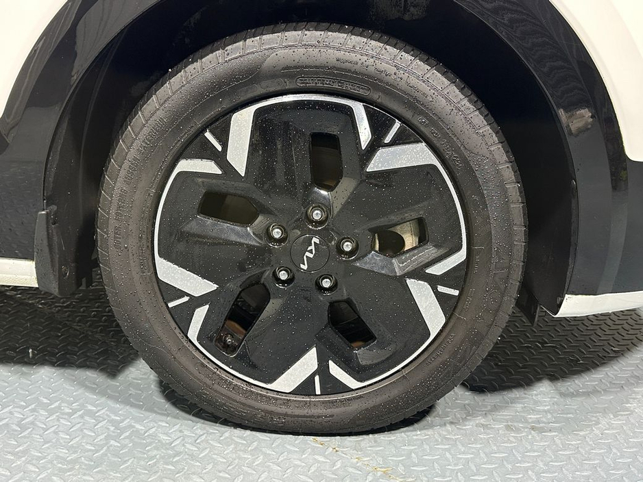 2023 Kia Niro - image 26