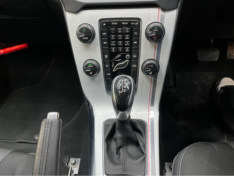 2014 Volvo V40 €10950! 2014 VOLVO V40 1.6 AUTOMATIC / CRUISE CONTROL / REVERSE CAMERA / ELECTRIC MEMORY & HEATED SEATS €10,950