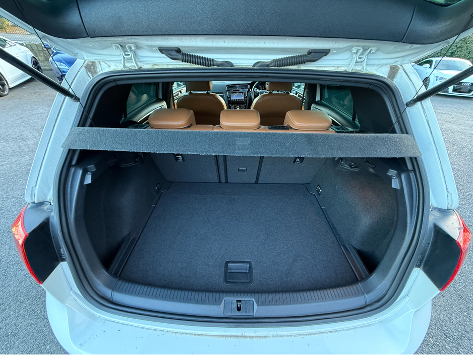 2015 Volkswagen Golf - image 24