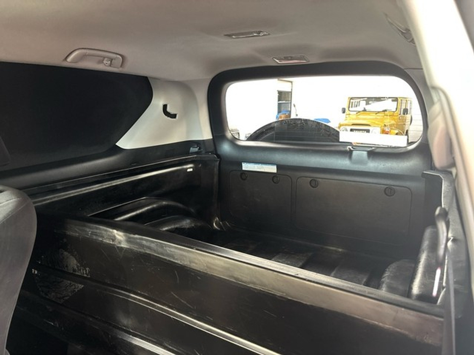 2016 Toyota Landcruiser - image 7