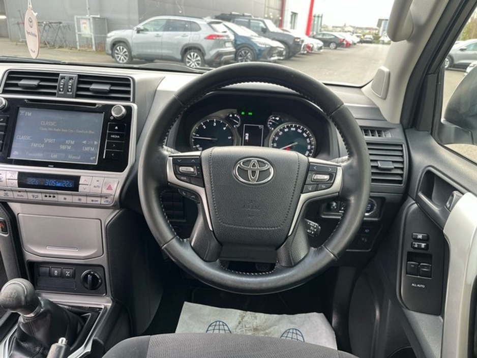 2018 Toyota Landcruiser - image 9