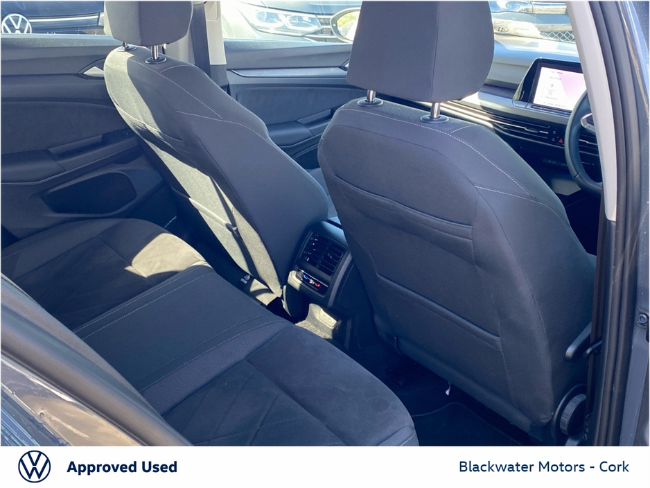 2023 Volkswagen Golf - image 7