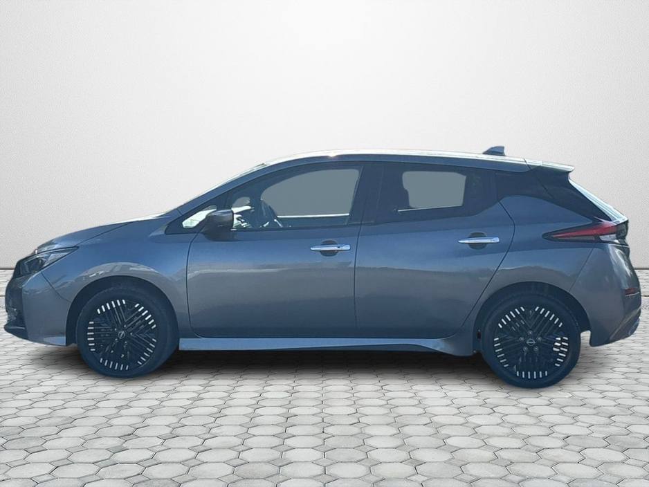 2023 Nissan Leaf - image 5