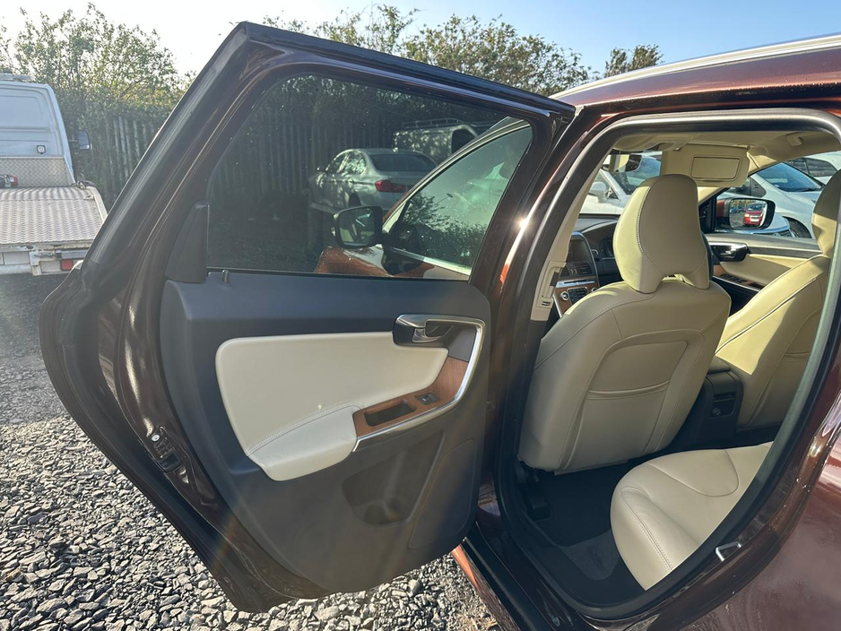 2016 Volvo XC60 - image 11