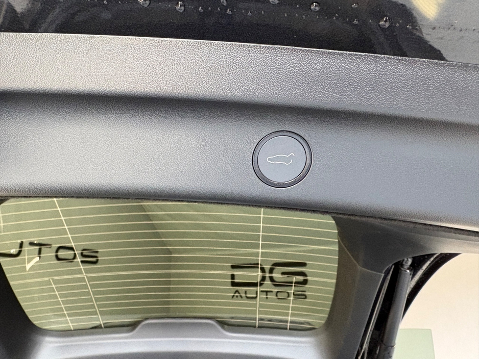 2026 Tesla Model Y - image 9