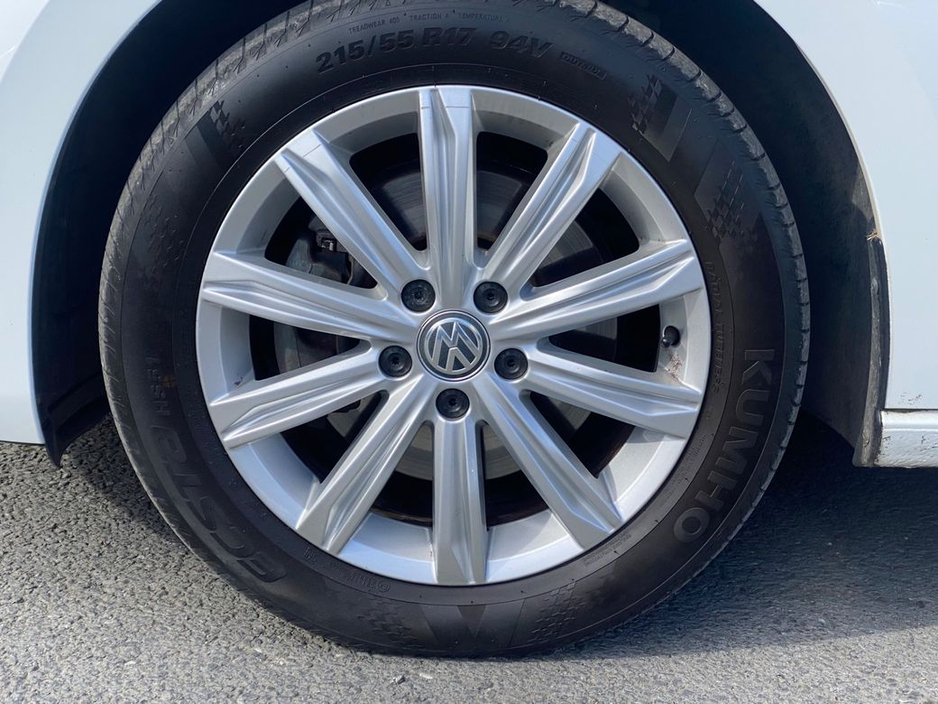 2017 Volkswagen Touran - image 10