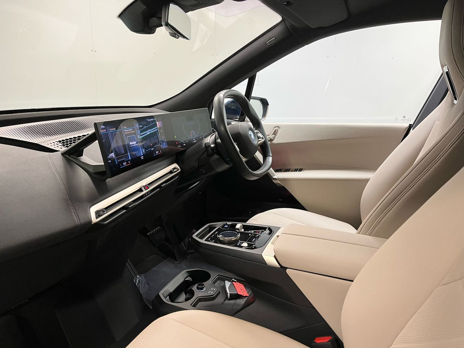 2022 BMW iX - image 6