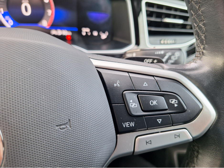 2022 Volkswagen Taigo R-LINE 1.0 TSI 110HP *Top Spec/Heated Seats/Automatic/Reverse Camera*