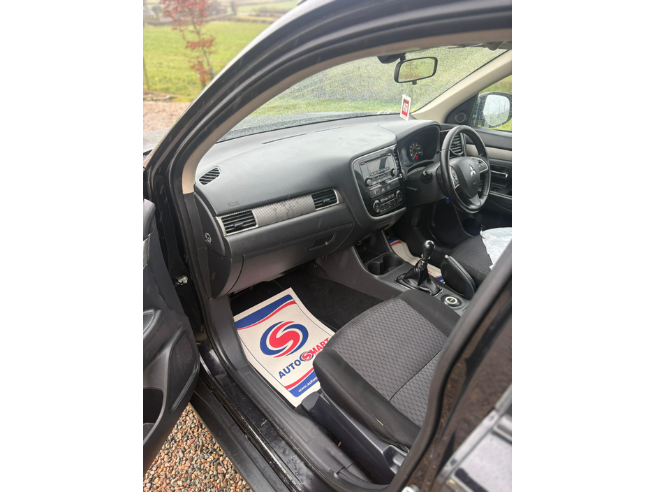 2013 Mitsubishi Outlander - image 7