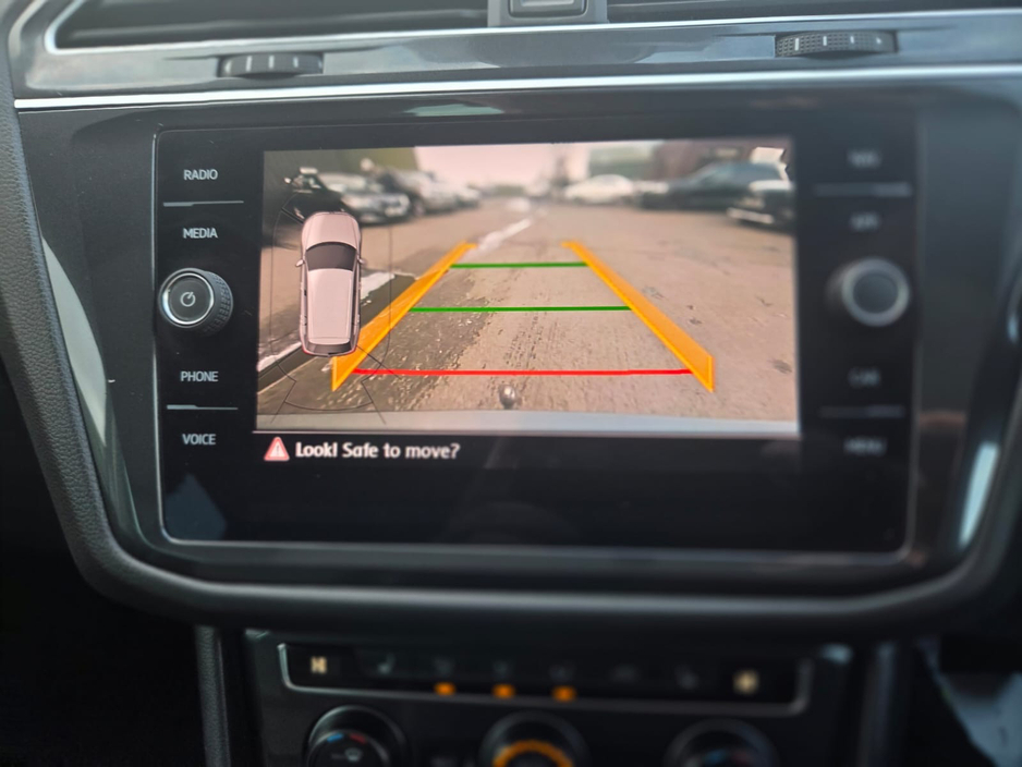 2020 Volkswagen Tiguan - image 10