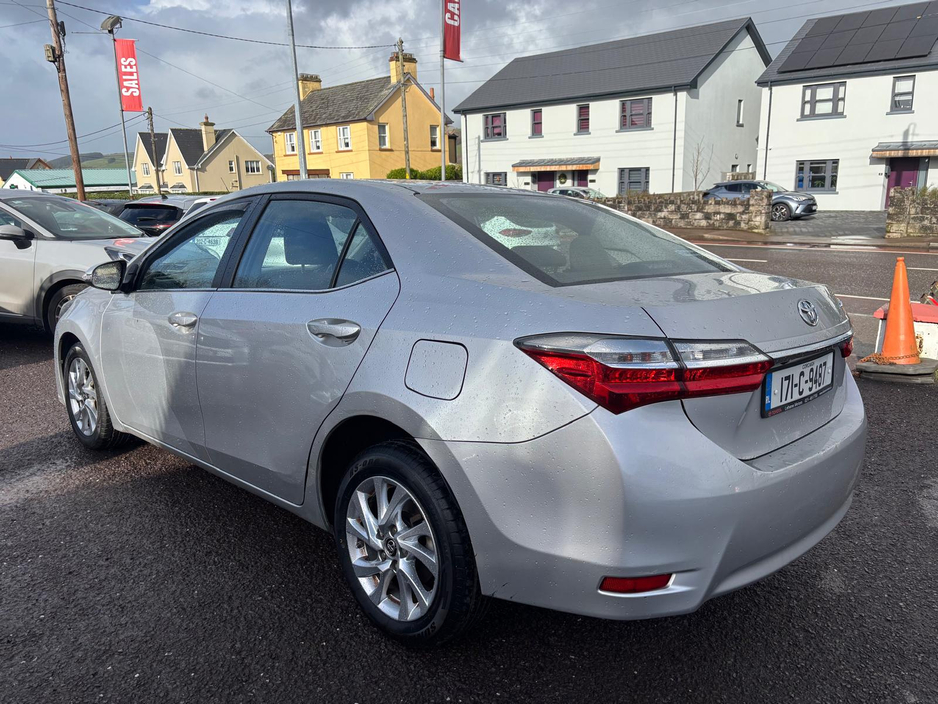 2017 Toyota Corolla - image 5