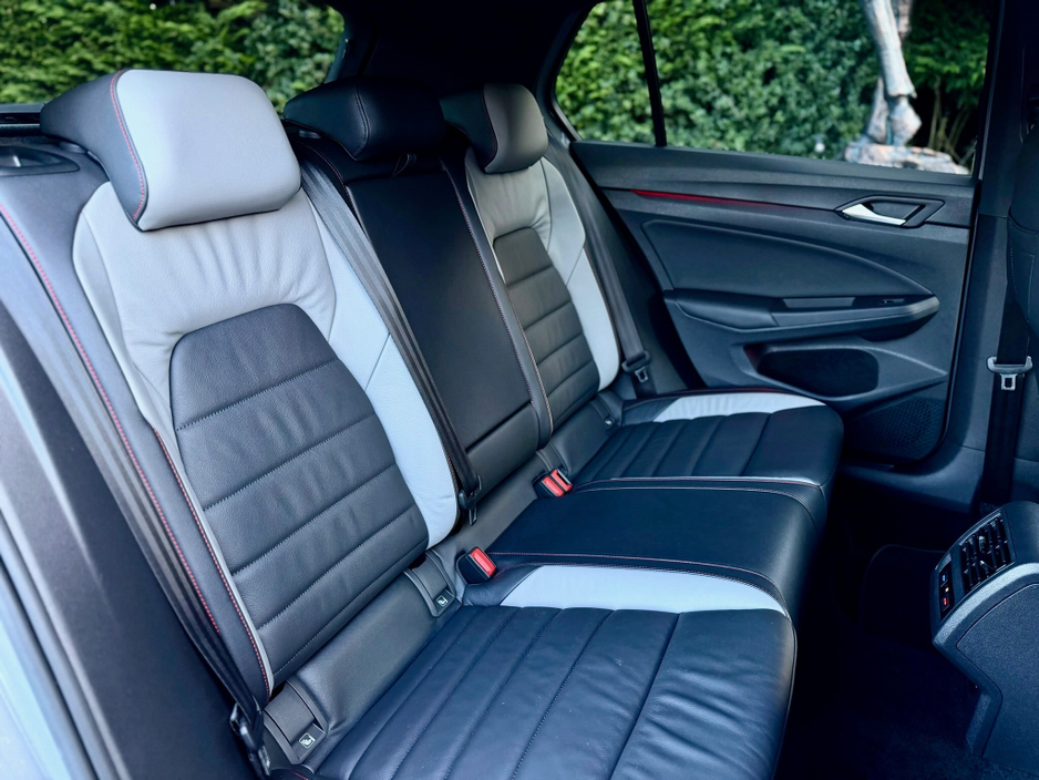 2021 Volkswagen Golf - image 10