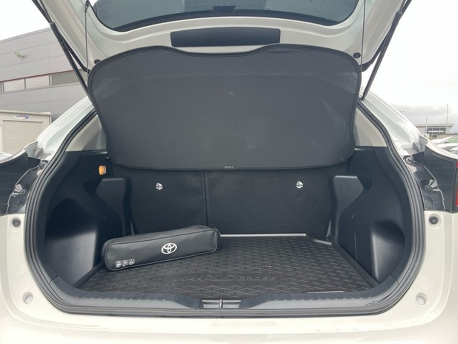 2024 Toyota Yaris Cross - image 10