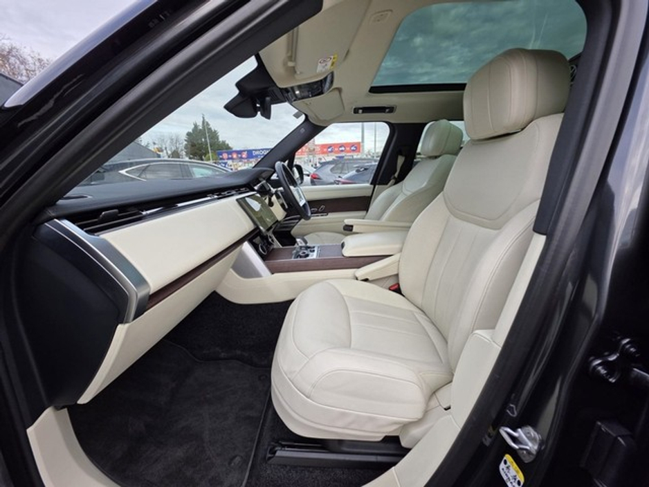 2023 Land Rover Range Rover - image 7