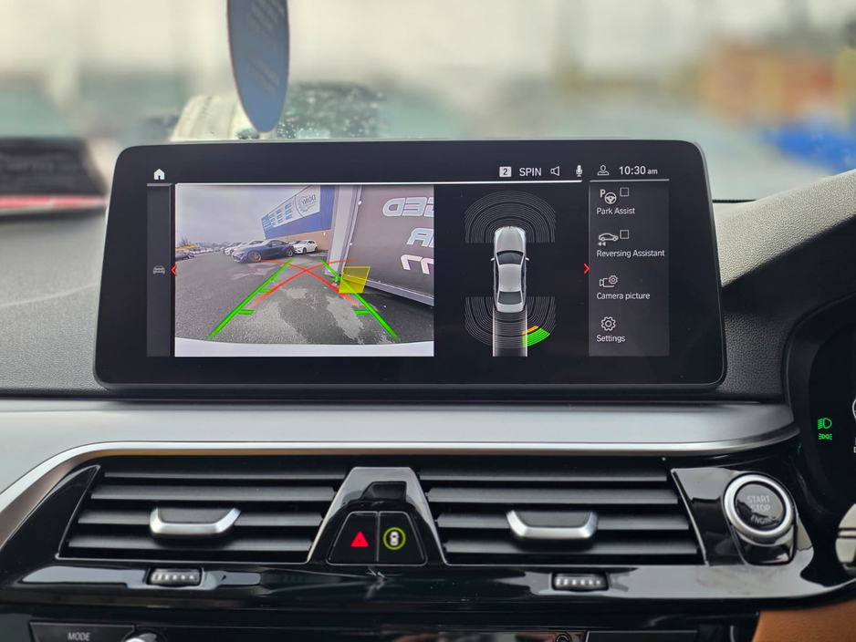 2021 BMW 5 Series - image 10