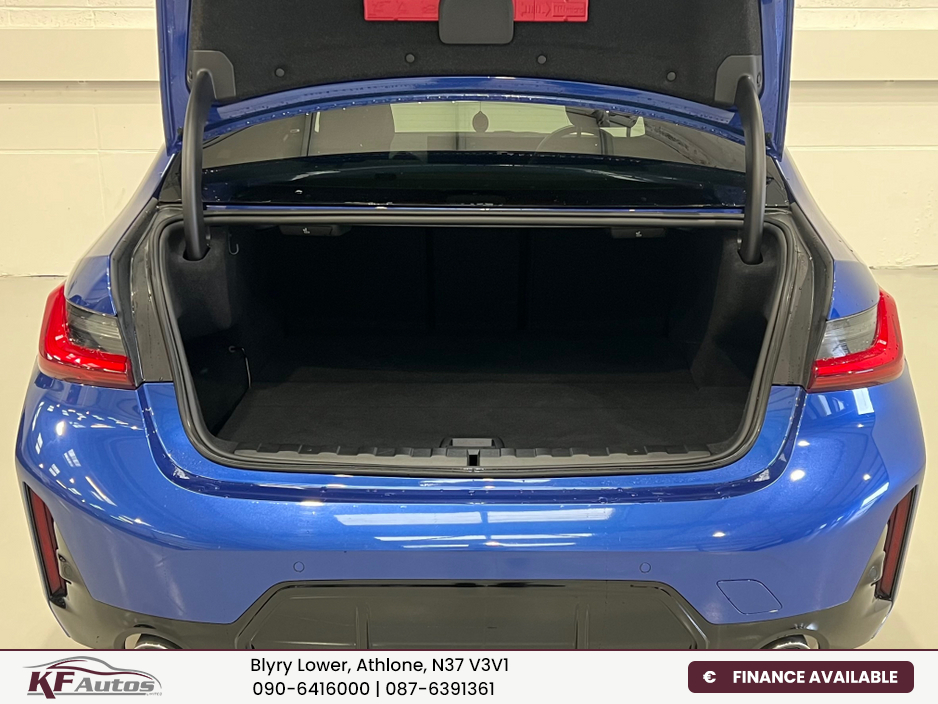 2025 BMW 3 Series - image 9