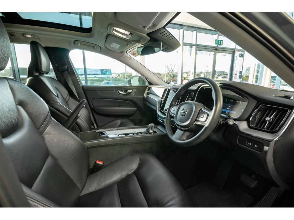 2022 Volvo XC60 T6 CORE BRIGHT SUNROOF 350BHP AWD €42,899