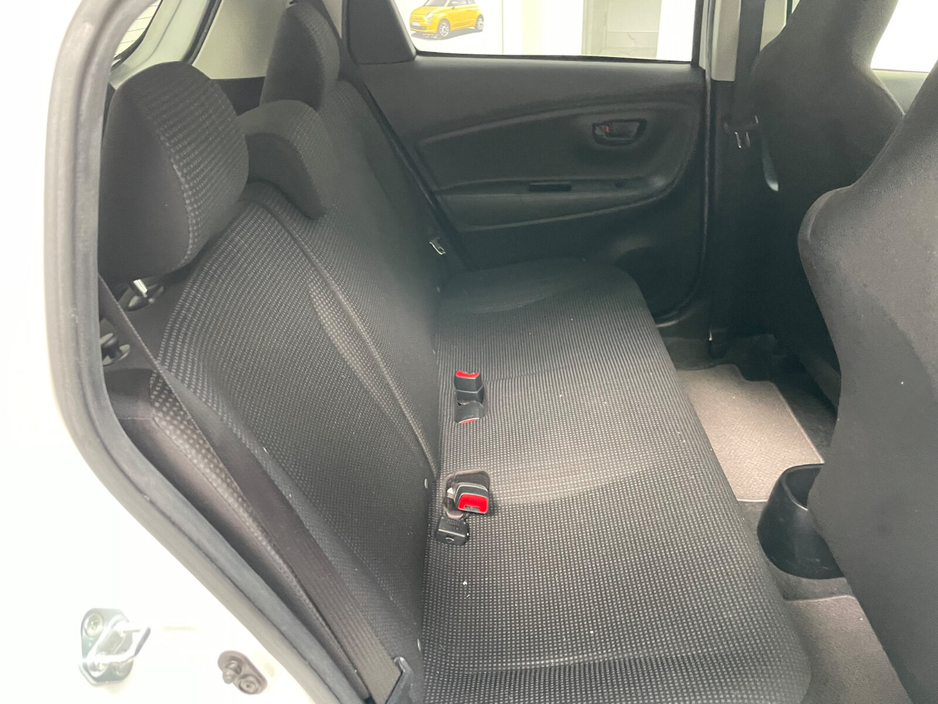 2017 Toyota Yaris - image 14