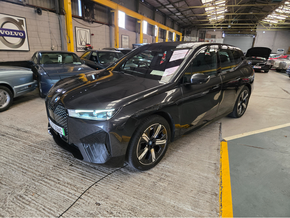 2022 BMW iX - image 26