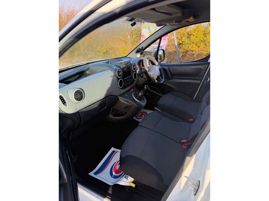 2017 Peugeot Partner - image 5