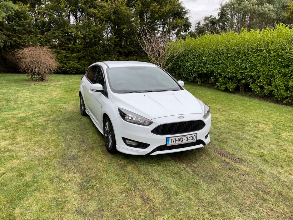 2017 Ford Focus - image 4