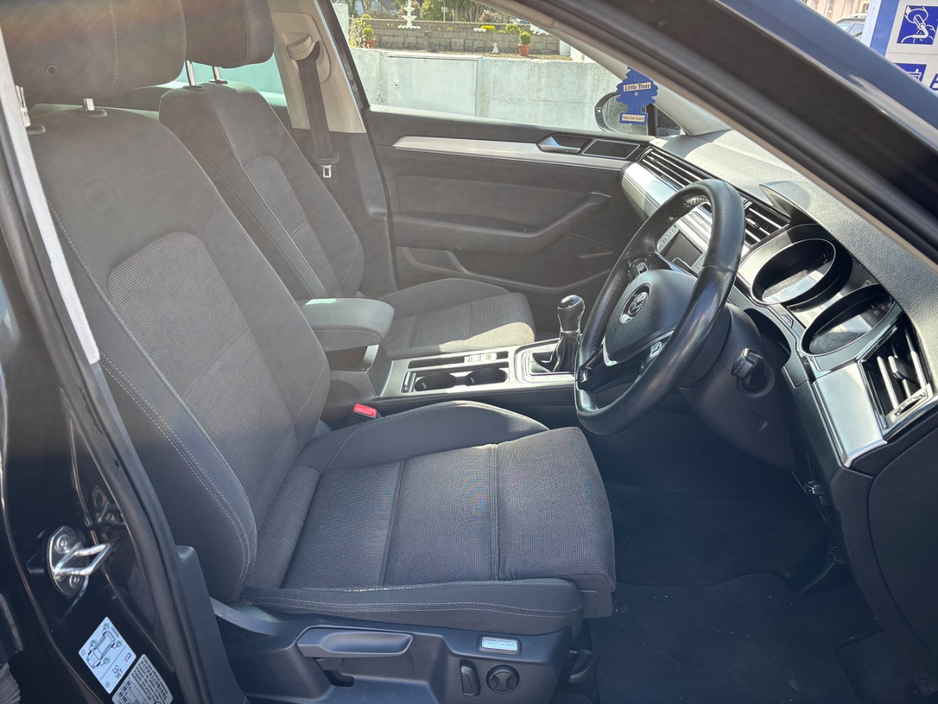 2016 Volkswagen Passat - image 7