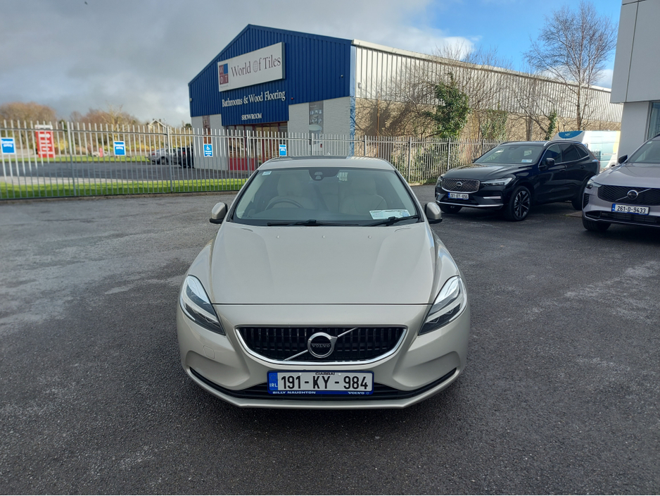 2019 Volvo V40 D3 MOMENTUM ED 5DR €19,950