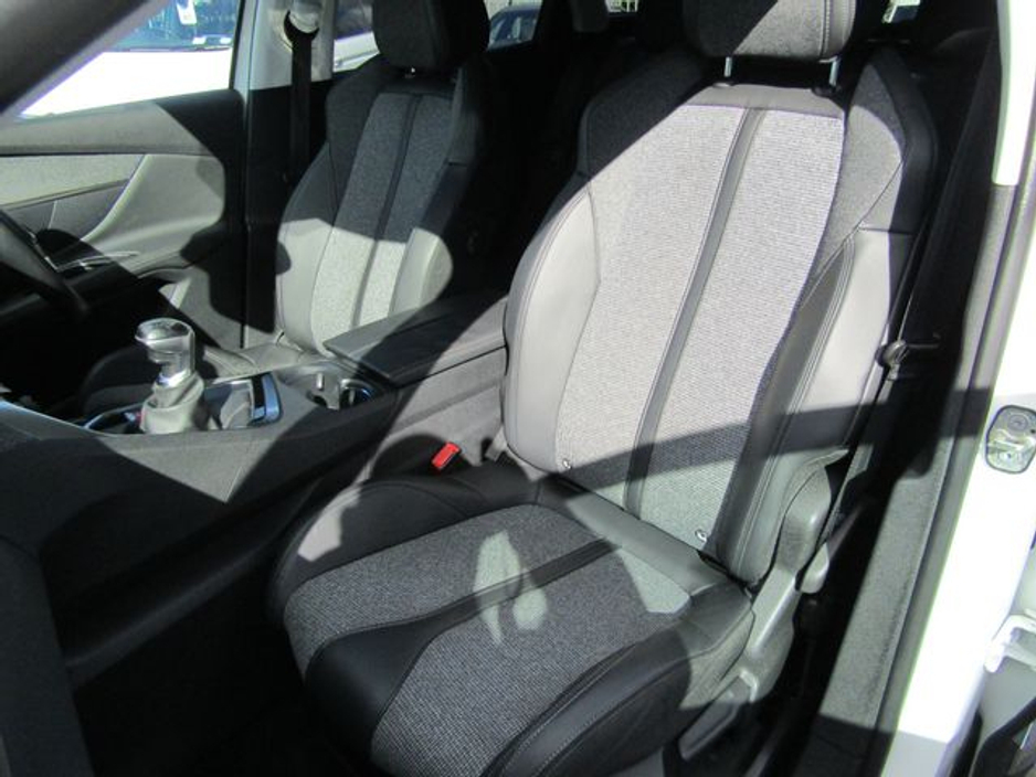 2018 Peugeot 3008 - image 15