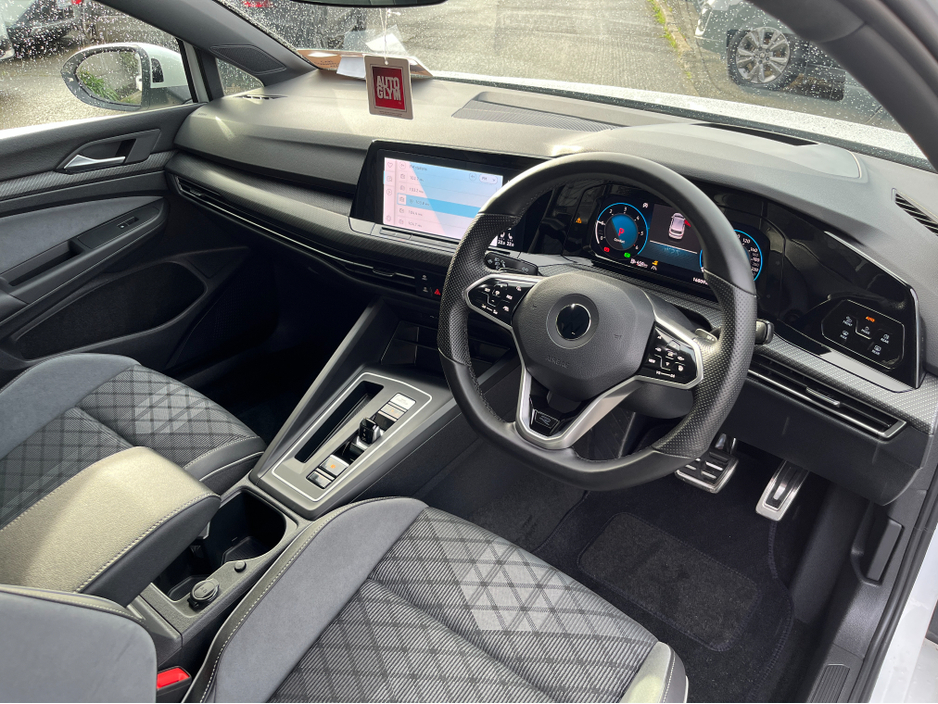 2022 Volkswagen Golf R-LINE AUTOMATIC 2.0 DIESEL //HIGH SPEC//LOW MILES//HEAD UP DISPLAY//HEATED SEATS AND STEERING WHEEL//KEYLESS ENTRY//ADAPTIVE CRUISE CONTROL// €32,950