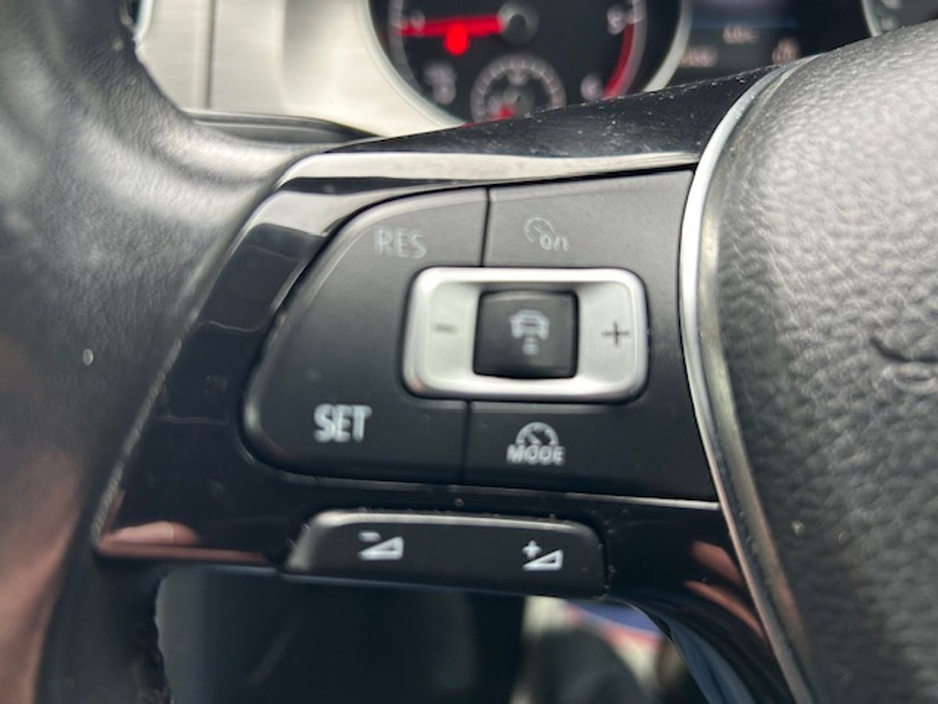 2016 Volkswagen Golf - image 10