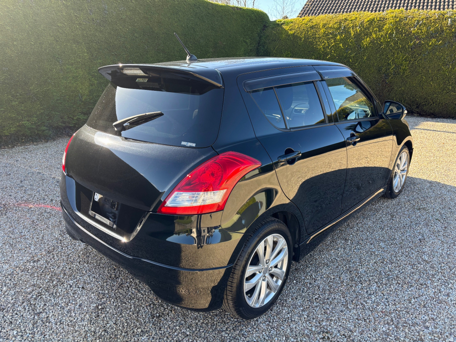2015 Suzuki Swift - image 5