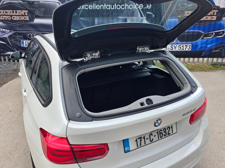 2017 BMW 3 Series - image 5