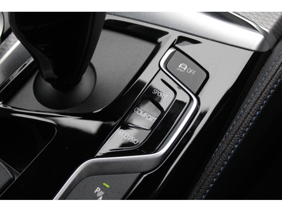 2020 BMW 5 Series - image 17