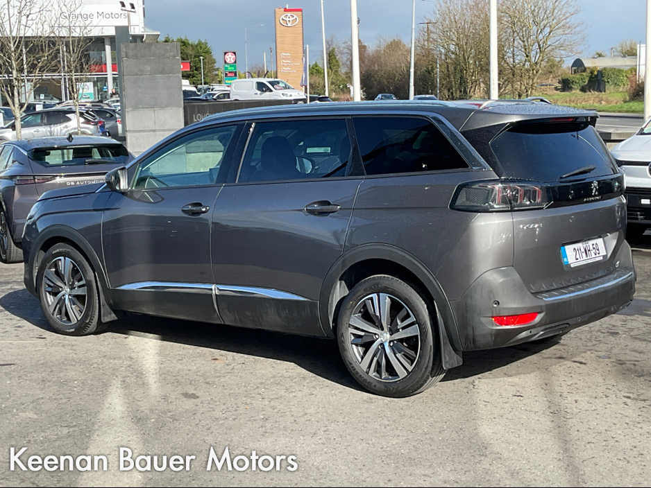 2021 Peugeot 5008 - image 3