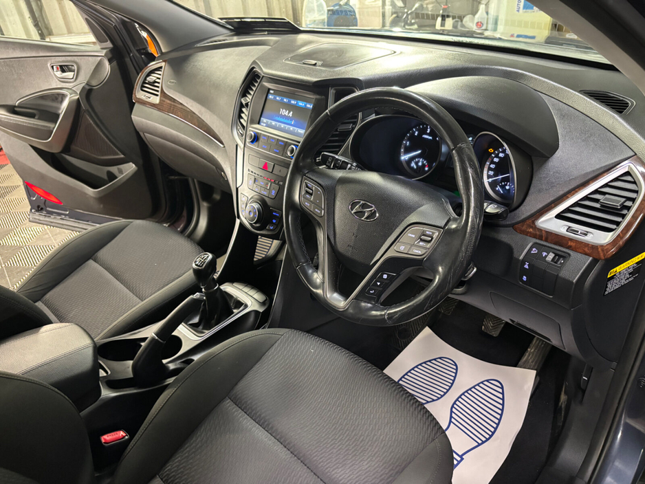 2017 Hyundai Santa Fe - image 8