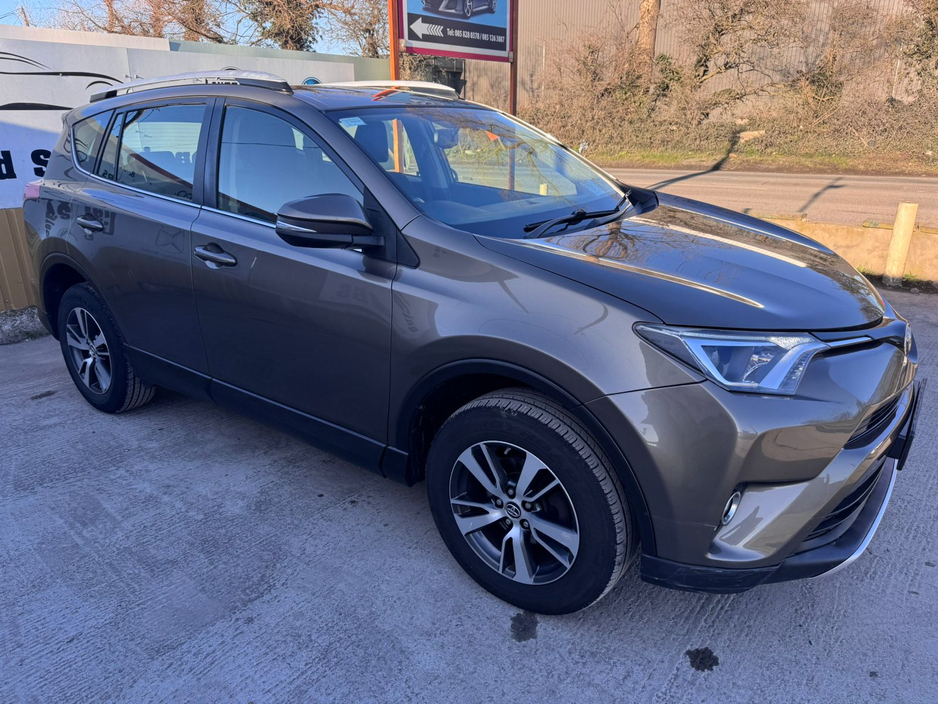 2016 Toyota Rav4 - image 9