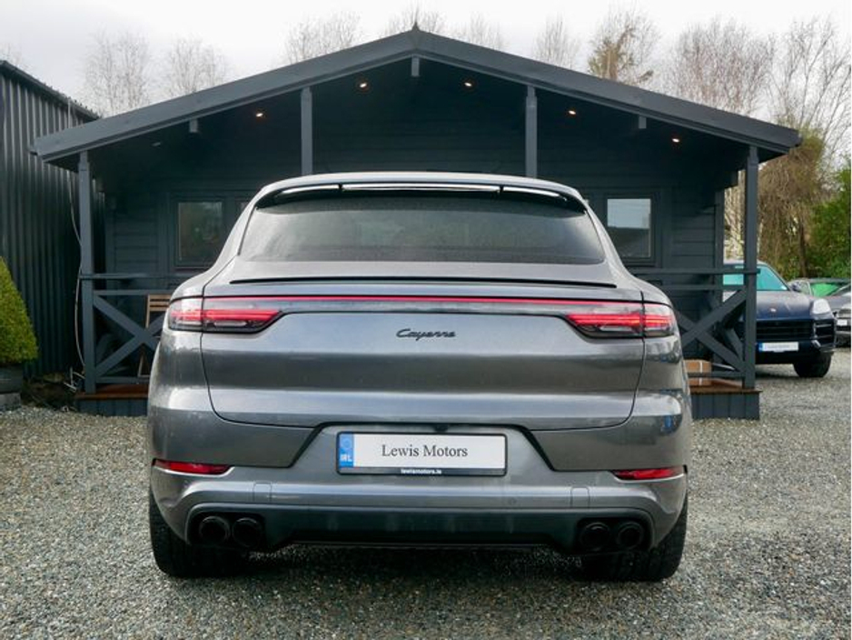 2021 Porsche Cayenne - image 5