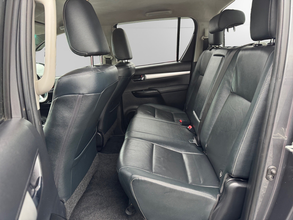 2018 Toyota Hilux - image 14