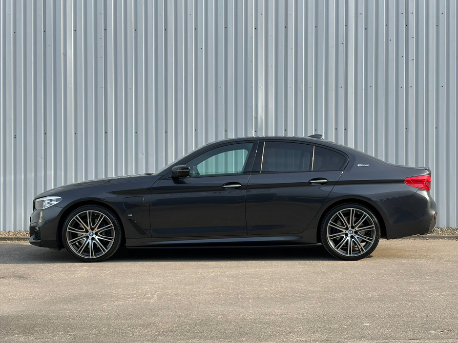 2018 BMW 5 Series - image 10